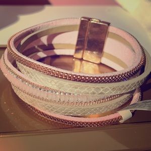 Multilayered bracelet with Rose Gold Metal